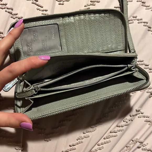 Michael Kors Wallet - Picture 4 of 5